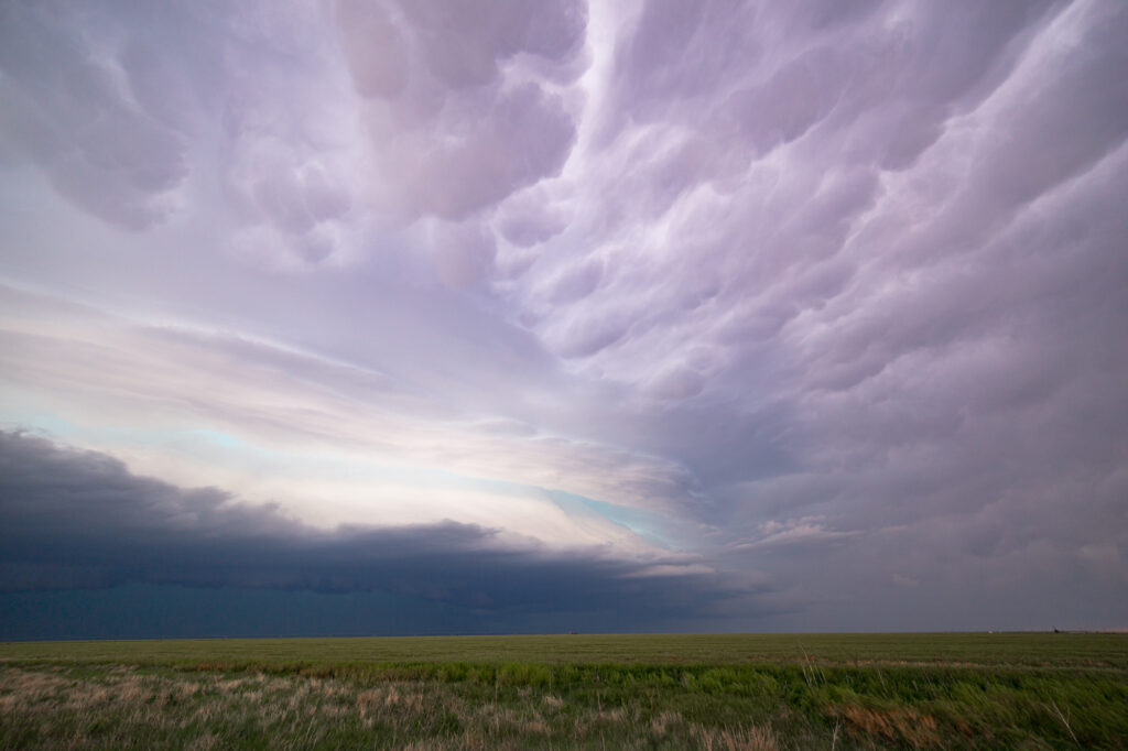 Shelf and Mammatus over Texas landscape